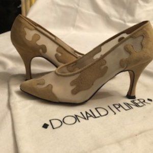 Donald J. Pliner Taupe Suede Pump